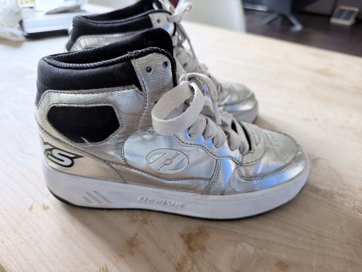 Patins à roul. & inline: Heelys Gr 38 – D'occasion à Zürich par car_6k82 4