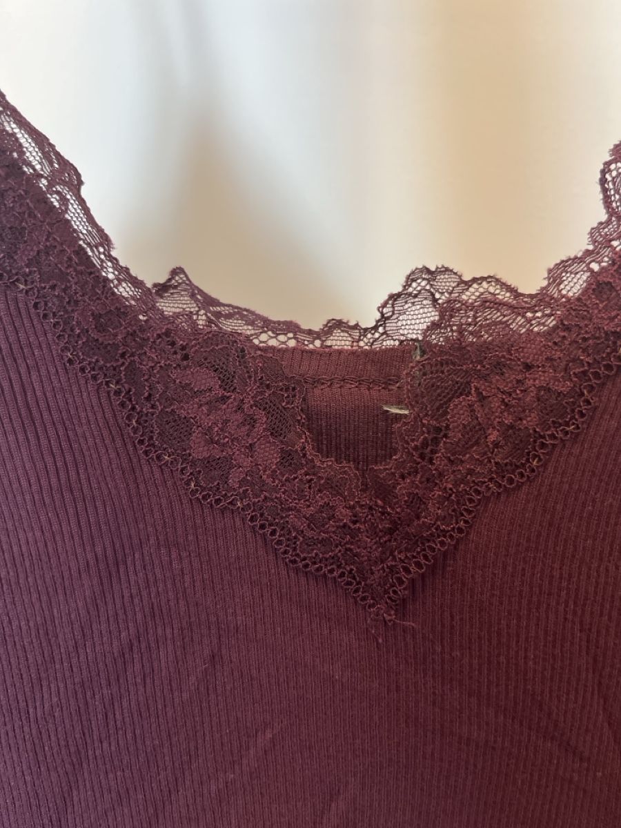 Top: Rotes Spitzentop – Usato da Guntalingen venduto da mon_hc9m 1