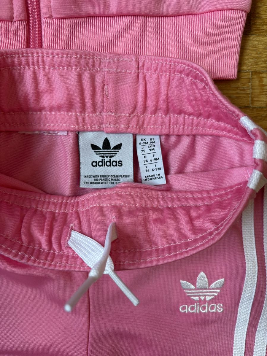 Adidas Lotti & Set di vestiti: Adidas superstar ensemble bébé rose, 6-9 mois – Nuovo (secondo la descrizione) da La Chaux-de-Fonds venduto da Elora237 2