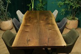 Edler Nussbaumtisch - Natur trifft Stil