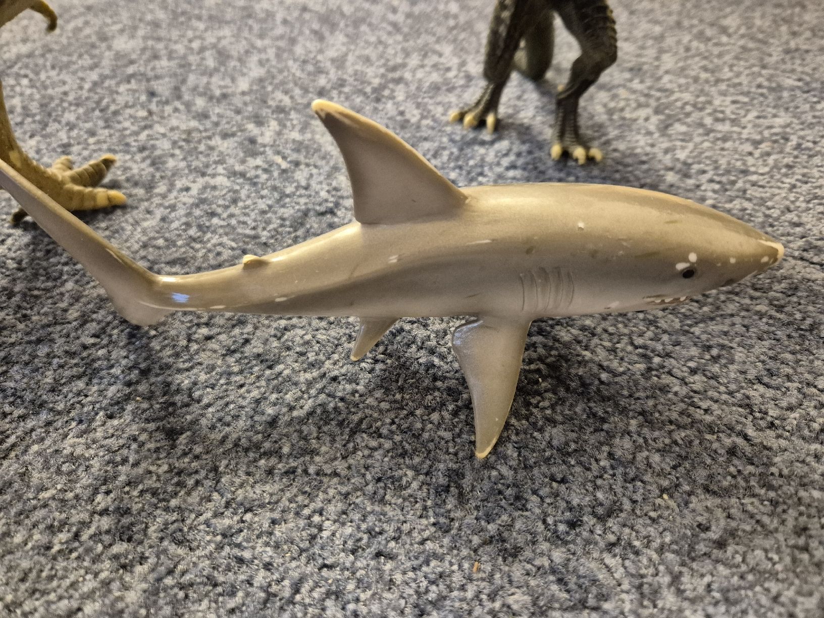 Spielzeuge: dinosaure, dragon et requin en plastique – Gebraucht aus Domat/Ems von ver_7q9b 3