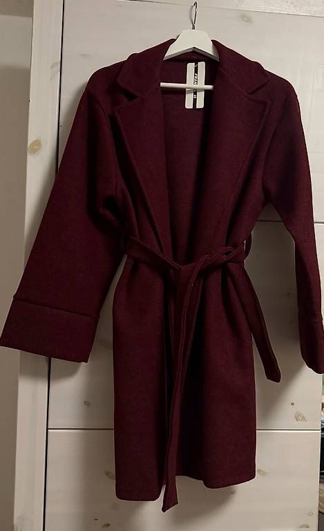 Vestes: Veste – Neuf avec emballage d'origine à Yverdon-les-Bains par may_r5f7