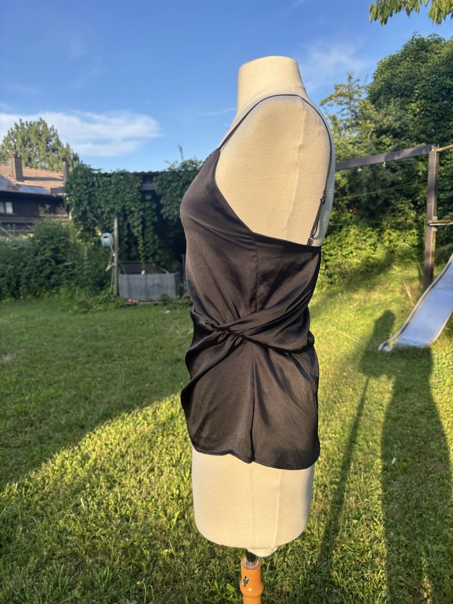 Zara Top: SCHWARZES SATIN-CAMISOLE – Usato da Gockhausen venduto da stella.frei 2