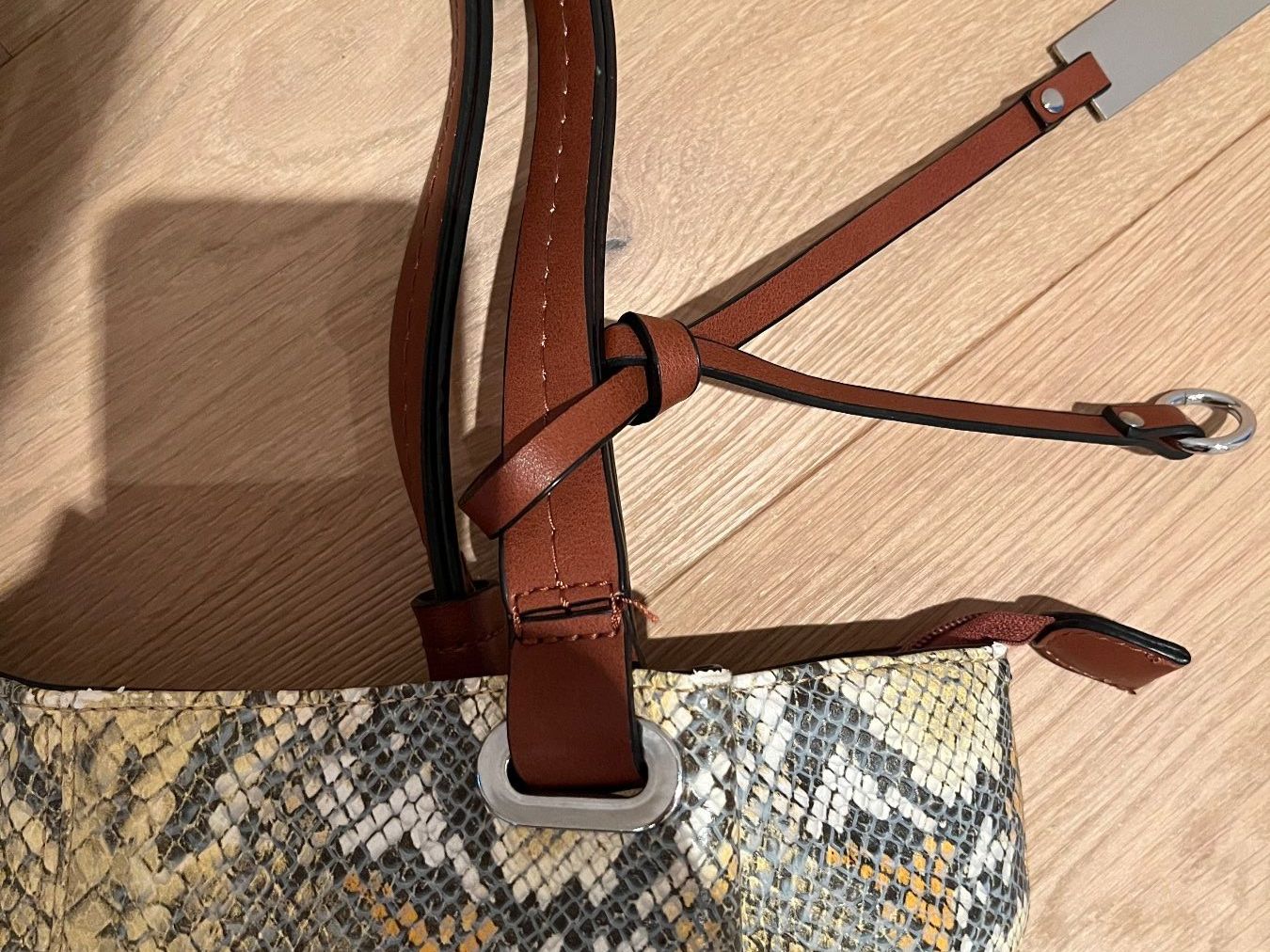 Gabor Borse da donna: Gabor, Tasche in Schlangenlederoptik – Usato da Kloten venduto da SANTALA23 5