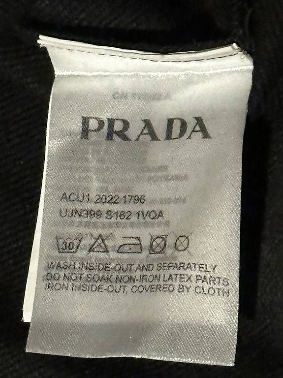 Maglioni & Felpe: Schwarzer Prada Pullover, Top Zustand, Grösse M – Usato da Niederhasli venduto da ee1308 2