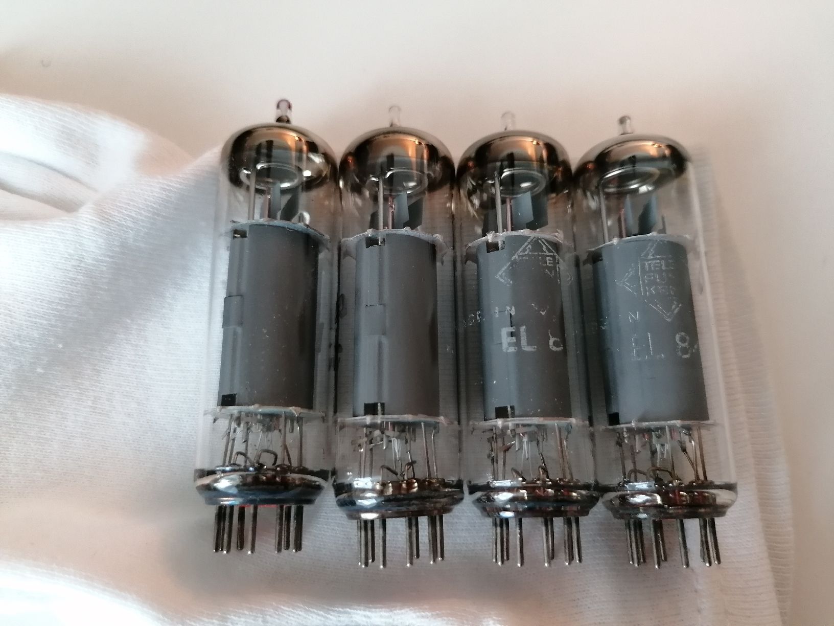 Telefunken Componenti elettronici: EL84 Endröhren Telefunken, Quartett – Nuovo (secondo la descrizione) da Rothenburg venduto da Corazondeleones