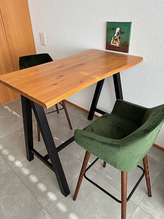 Tischset: Hochtisch mit Barhocker – Gebraucht aus Nebikon von nummer6824