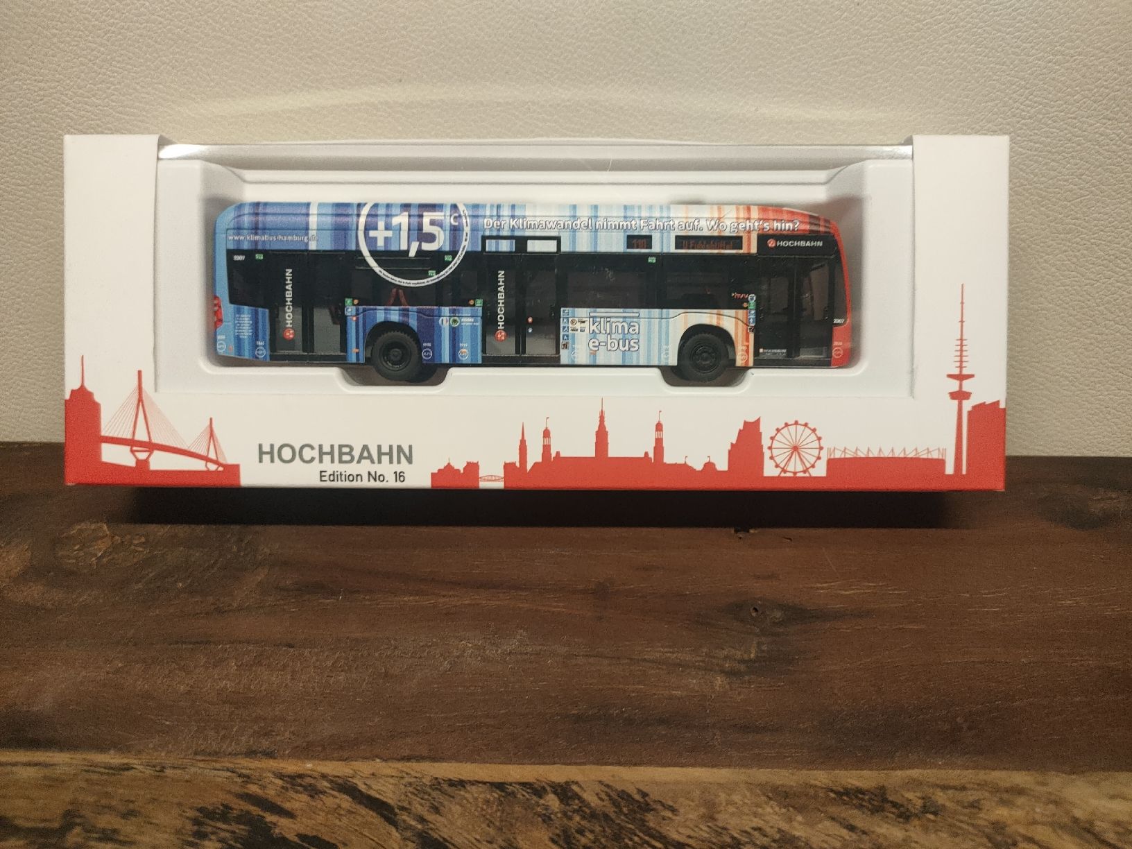 Rietze Kit di modellismo & Modellini statici: Rietze Hochbahn Bus – Nuovo e nell'imballaggio originale da Burgdorf venduto da bri5 5