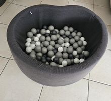 grosses Bällebad für Kinder