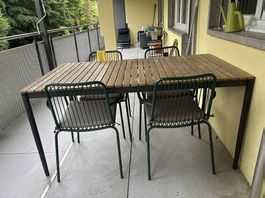 Gartentisch + 4 Stühle mit Kissen