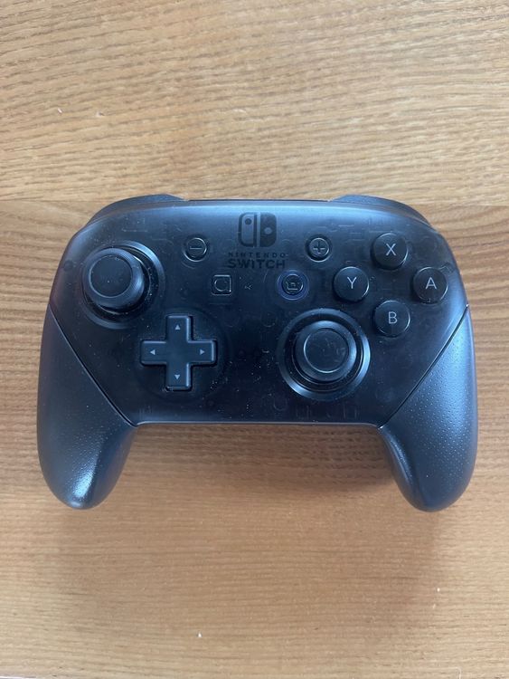 Nintendo Switch Pro Controller inkl. Kabel | Kaufen auf Ricardo