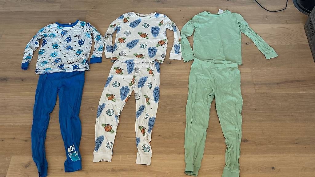 Pyjamas & Ähnliches: 3 Pyjamas  Grösse 122/128 – Gebraucht aus Männedorf von Brunei03