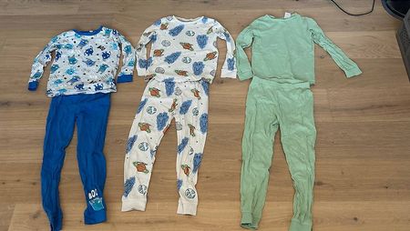 3 Pyjamas  Grösse 122/128