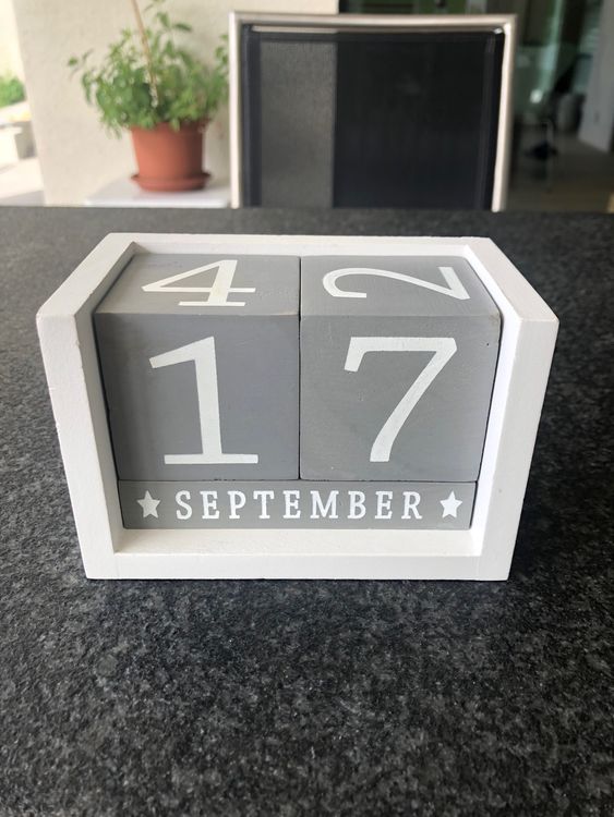 Kalender mit Holzwürfeln  Kaufen auf Ricardo