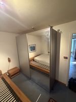 Grosser Kleiderschrank 