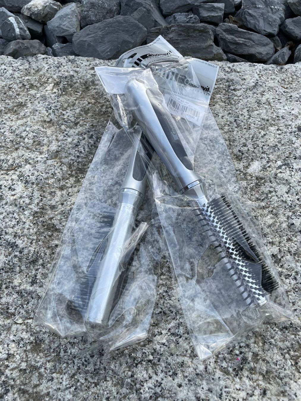 Altro per la cura dei capelli: 2x Haarbürsten Charmvit Professional 17.5mm - Silver – Nuovo e nell'imballaggio originale da Wängi venduto da LiqKojote 1