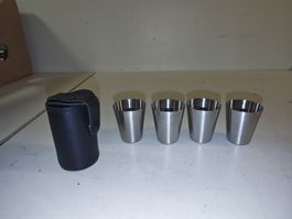 Becher mit Lederetui 4 Stück. (nov406)