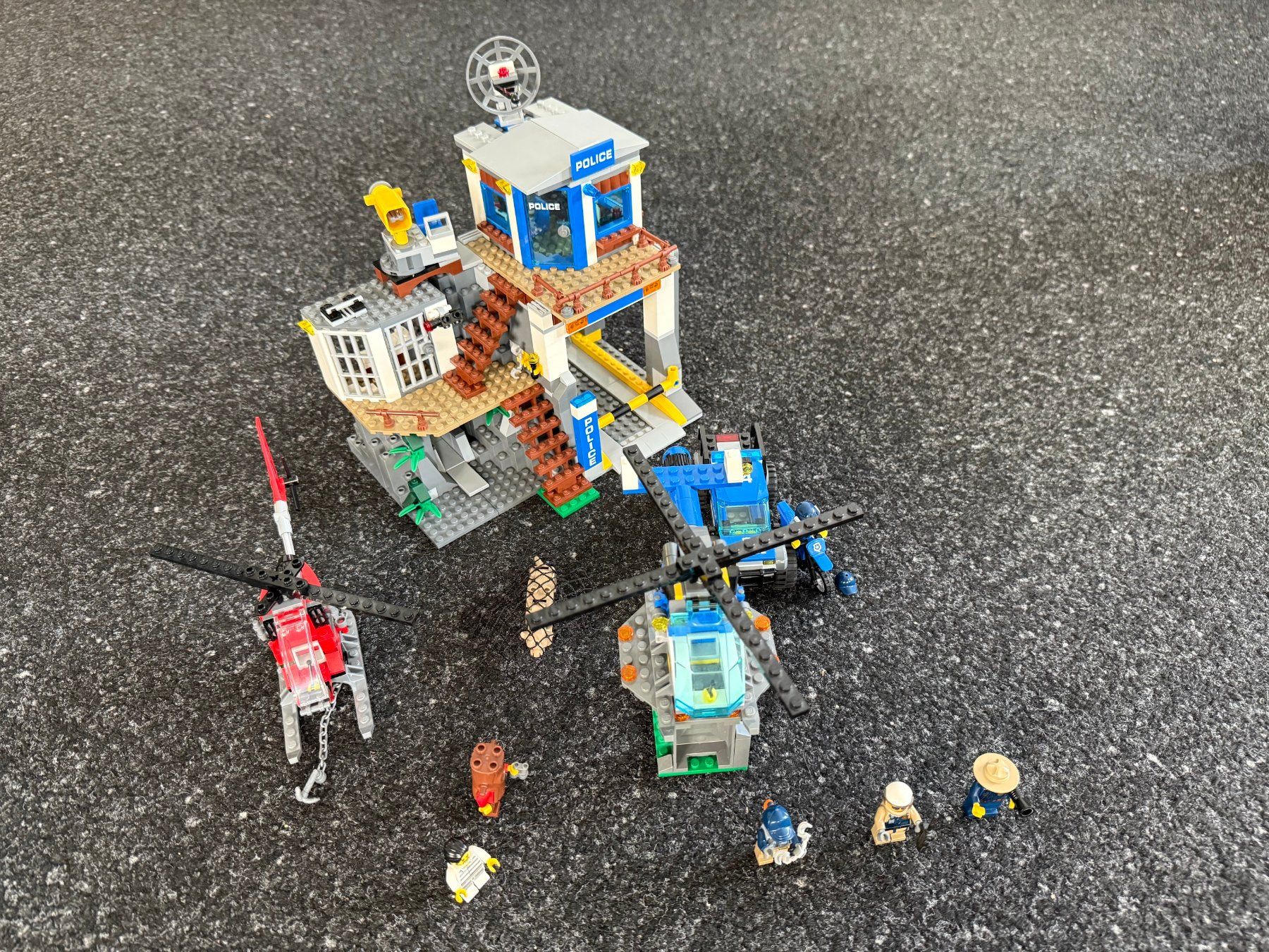 Lego Kit di costruzioni: Lego 60174 Hauptquartier der Bergpolizei – Usato da Grüningen venduto da mscheu 3