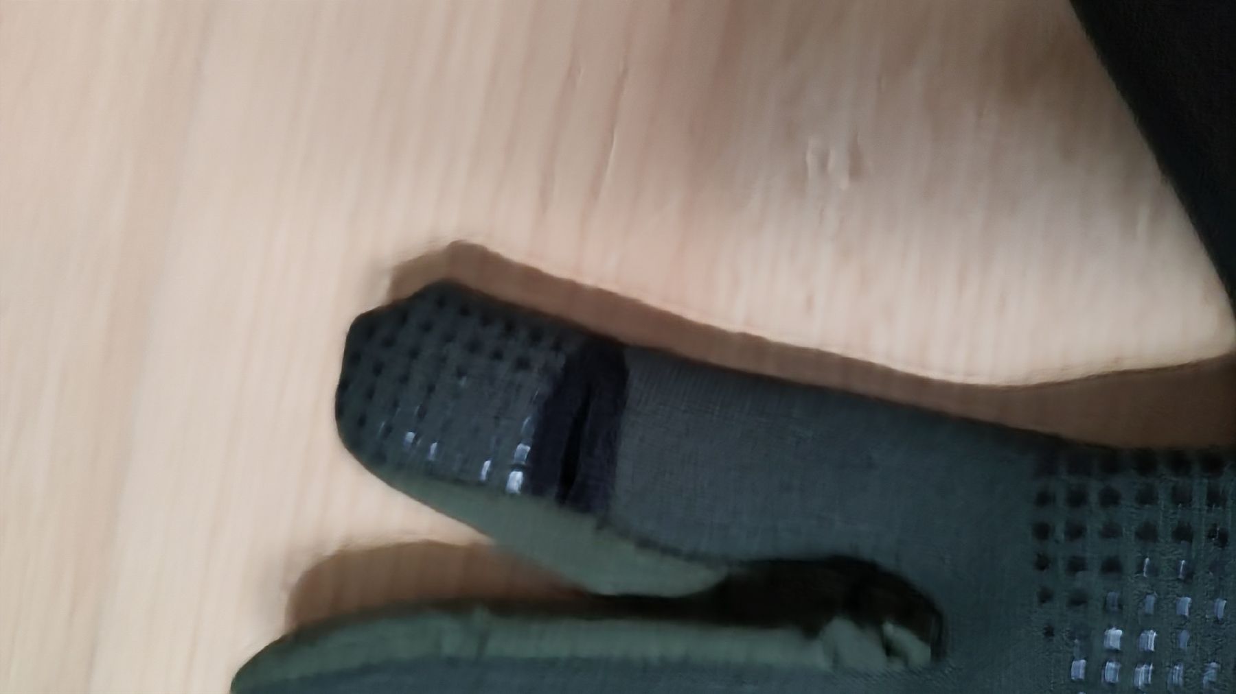 Guanti & manicotti: Handschuhe Neopren – Usato da Grenchen venduto da car_qq2t 4