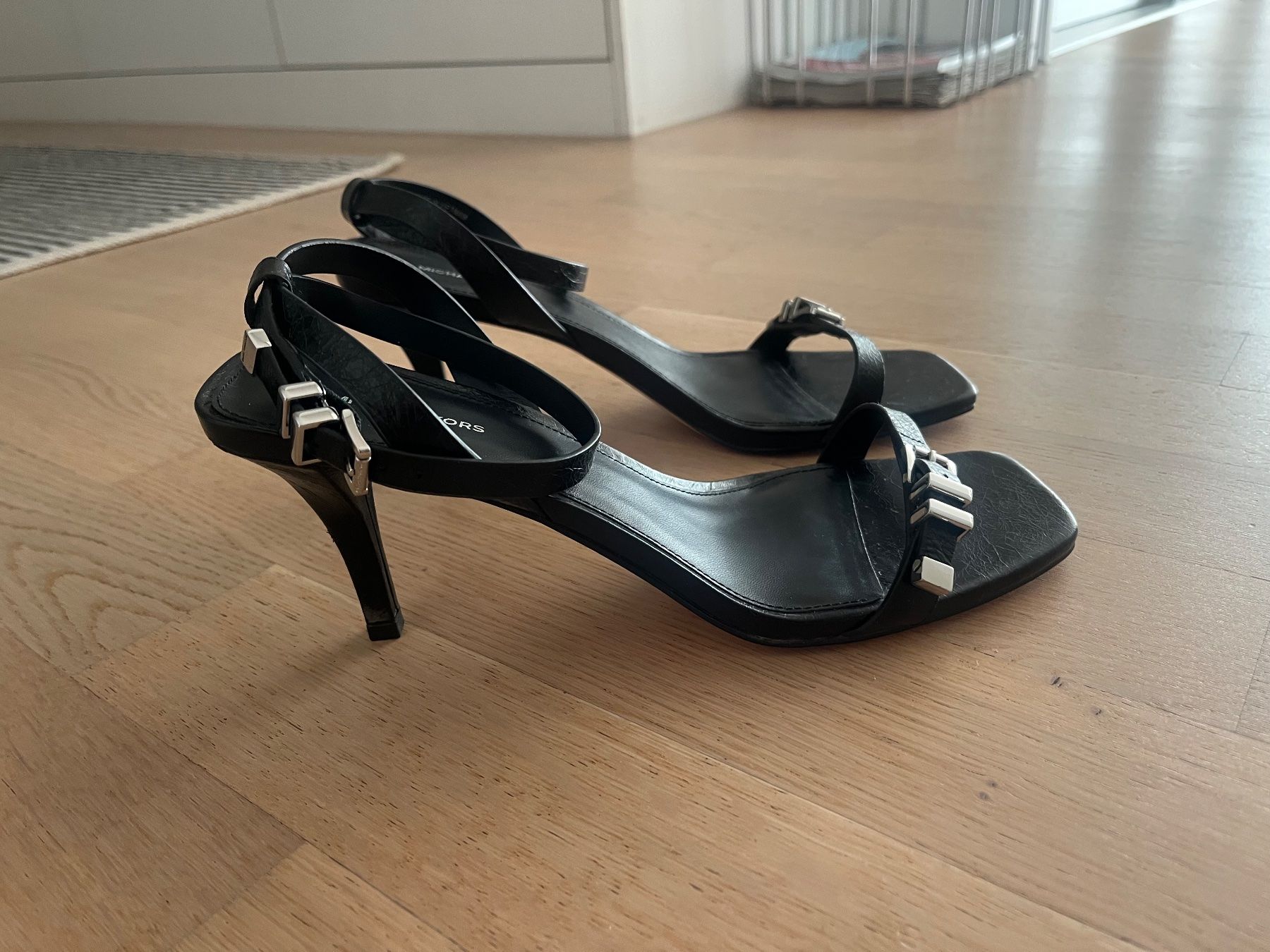 Michael Kors Damenschuhe: Michael Kors Sandaletten – Gebraucht aus Zollikon von Vivien_6 1