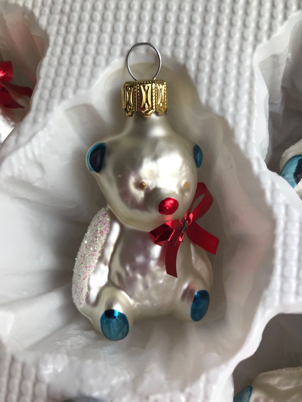 Tutte le decorazioni: 6 elfenbeinfarbene Bärchen Bär Christbaumschmuck – Nuovo e nell'imballaggio originale da Alpnach Dorf venduto da marvo 1