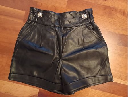 Coole Kunstleder Shorts, perfekt für den Sommer! Gr. S