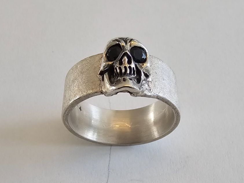 Anelli: Skull Ring mit Saphir Augen in Silber 925 – Nuovo (secondo la descrizione) da Uitikon-Waldegg venduto da mausgertrud68 1