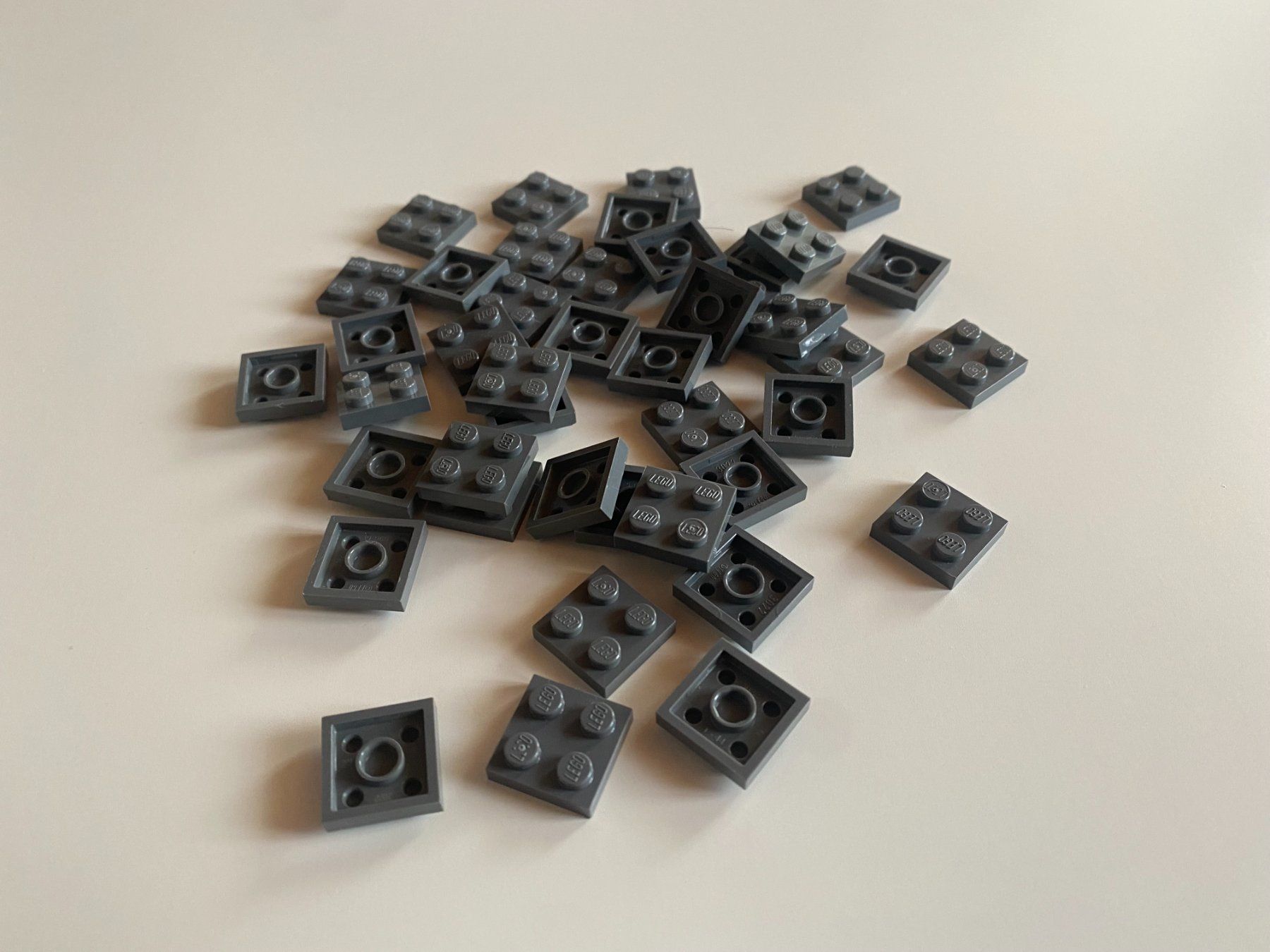 Lego Giocattoli: LEGO - 40 - GRAUE - PLÄTTLI - 2X2 – Usato da Gelterkinden venduto da ajdt4