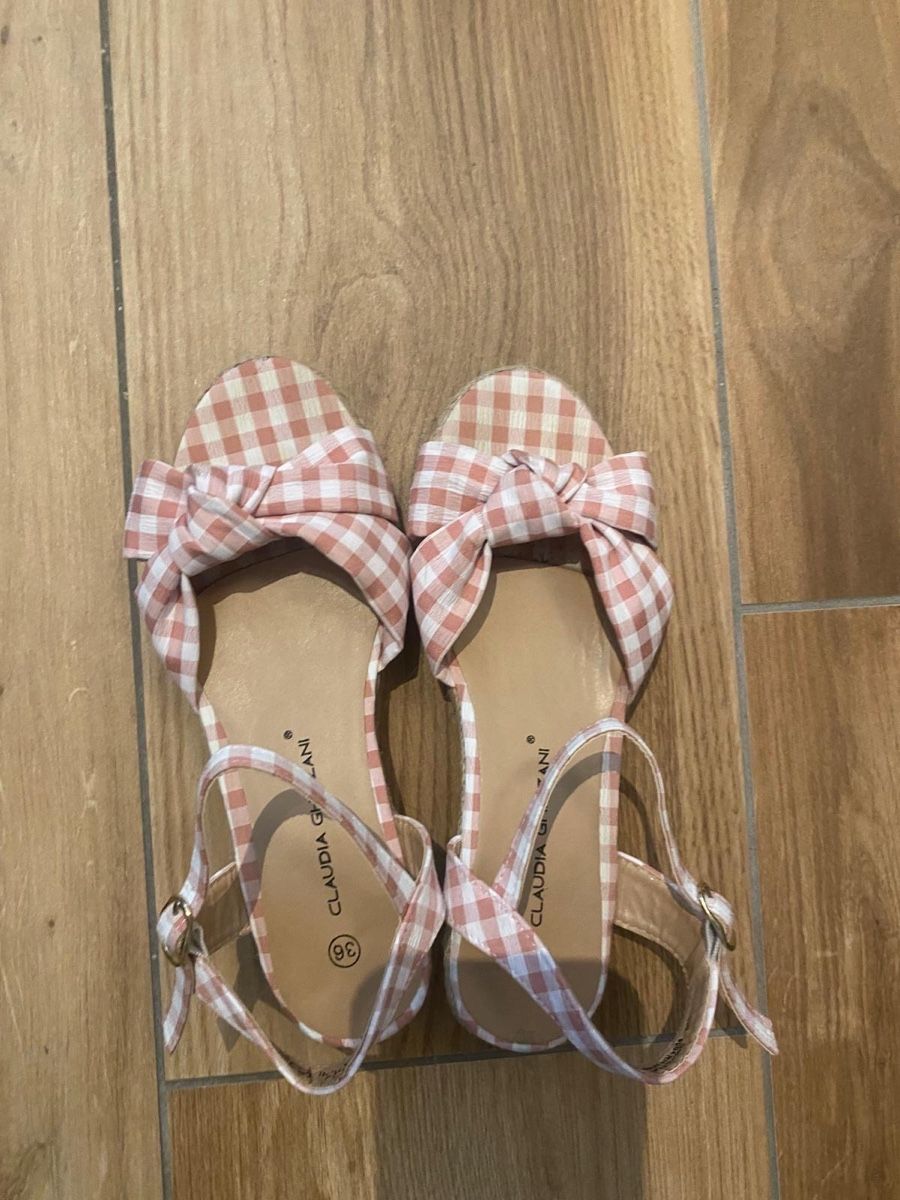 Scarpe per ragazze: Sandalen für Mädchen gr36 – Usato da Hinwil venduto da jua_t8vd
