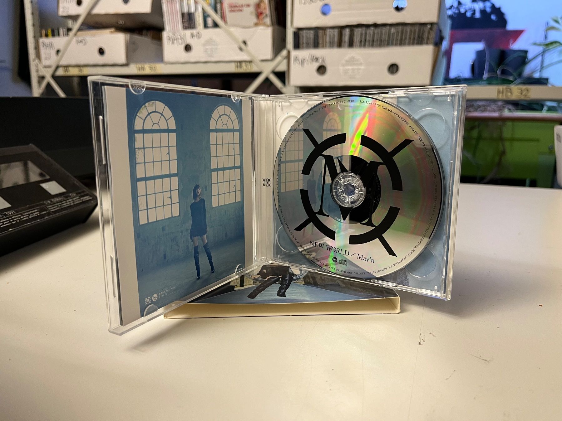 CD: May'n - New World - SRA03D – Usato da Küsnacht ZH venduto da pdproject 3