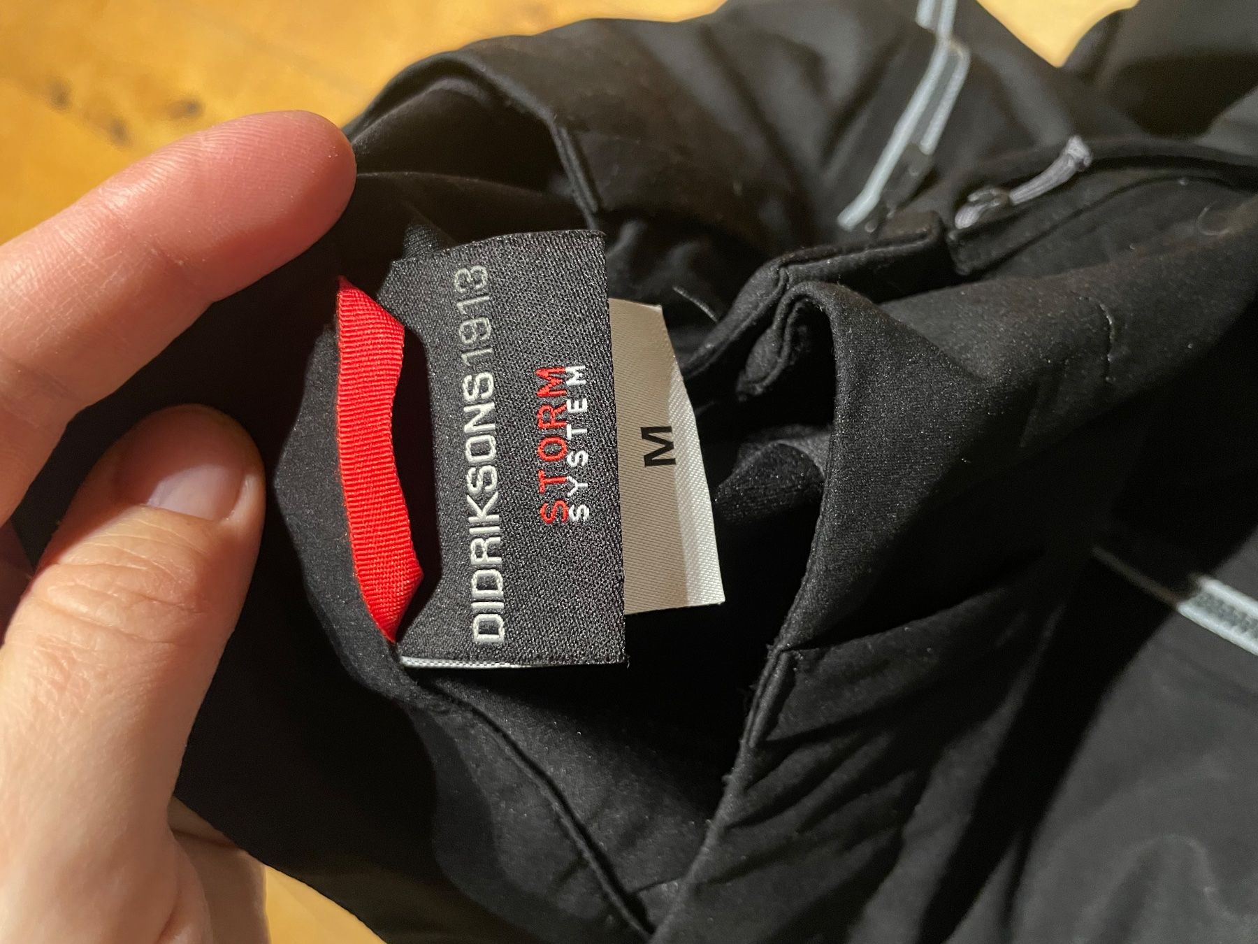 Didriksons Pantaloni: didrikson storm system shell hose M – Usato da Recherswil venduto da grafics 2
