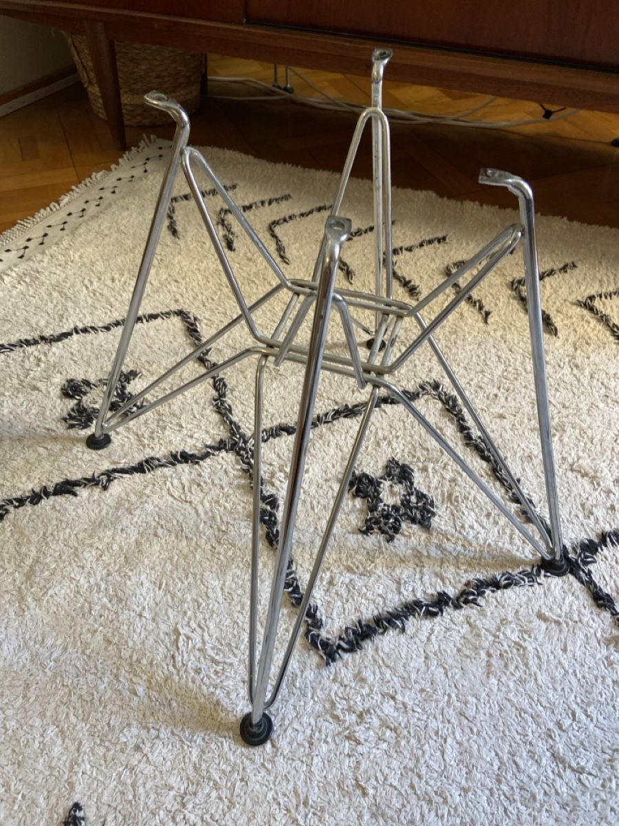 Eames Stühle: 2 x pieds chaise Eames  – Gebraucht aus Lausanne von lau_8vk7 1
