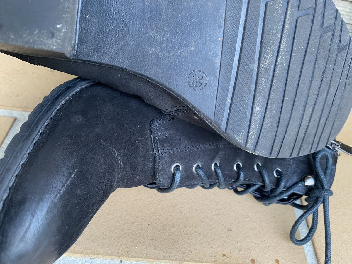 Scarpe da donna: Black lace up ankle boots – Usato da St-Cergue venduto da noabzz 3