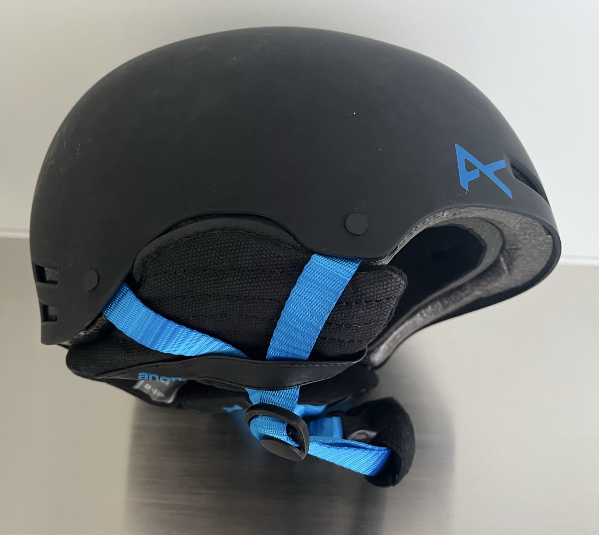 Caschi: Anon Ski-&Snowboardhelm – Nuovo (secondo la descrizione) da Horgen venduto da sophiaric