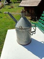 Gieskanne, Blechkanne mit Ausguss mit Messing Verschlüssen