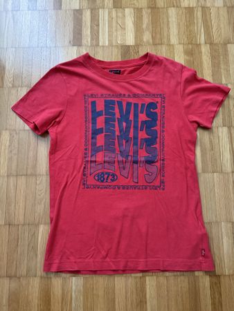 Levi's T-Shirt Gr. 140 rot, guter Zustand