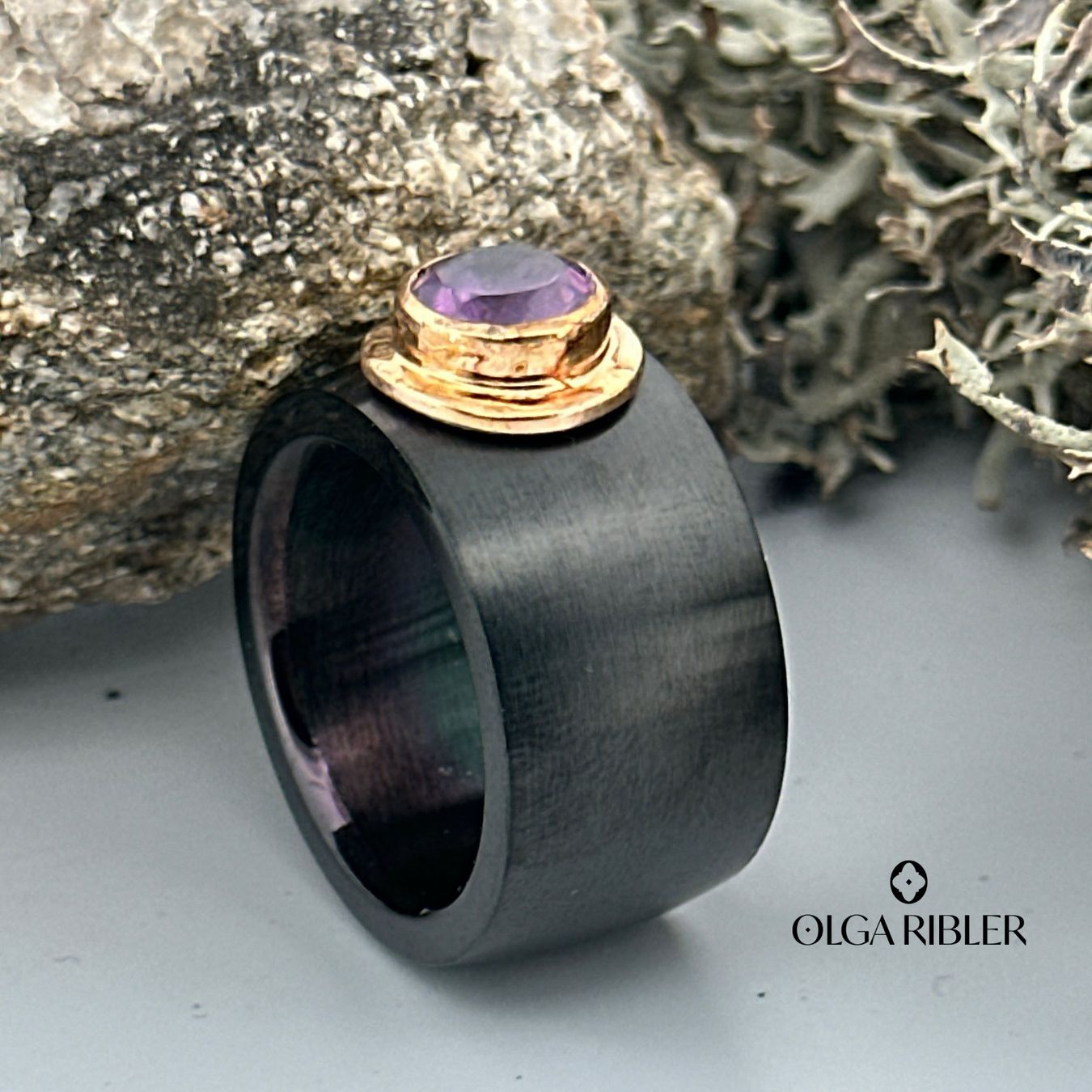 Olga Ribler Anelli: Edelstahl Ring mit Amethyste,  Ringgrösse 57 – Nuovo (secondo la descrizione) da Luzern venduto da Schmuckoutlet 5