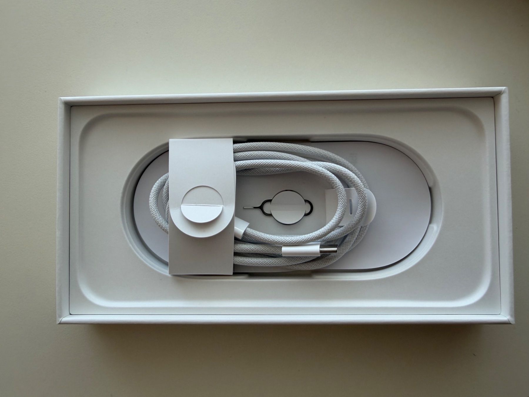 Apple Telefoni cellulari / Smartphones: iPhone 16 Pro Max, Desert Titanium, 256GB – Usato da St-Gingolph venduto da GoldenKeys 5