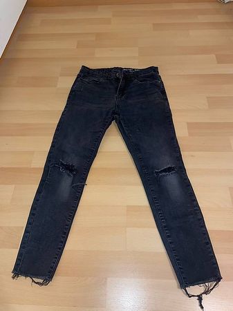 Schwarze Destroyed Jeans - Gr. W29 L28
