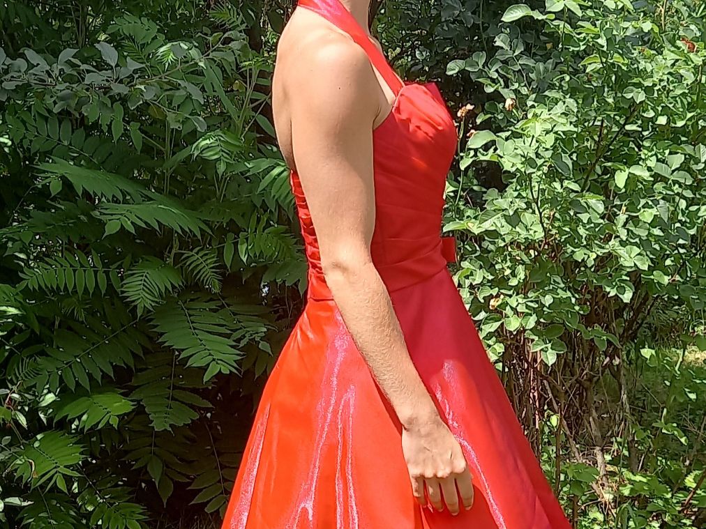 Kleider: Cocktailkleid rot massgeschneidert, Grösse 34-36 – Gebraucht aus Tamins von sem15 5