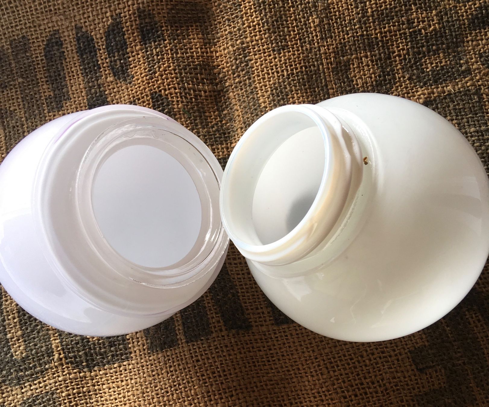 Lampade: Zwei Milchglas-Kugellampen – Usato da Wettingen venduto da Aromat 2