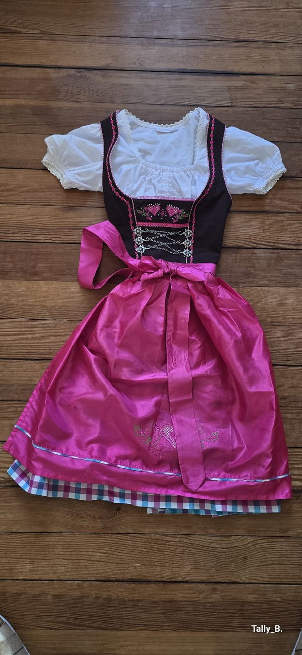 Robes: Dirndl mit Blüschen – D'occasion à Allschwil par Elly1972