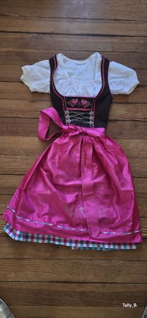 Dirndl mit Blüschen