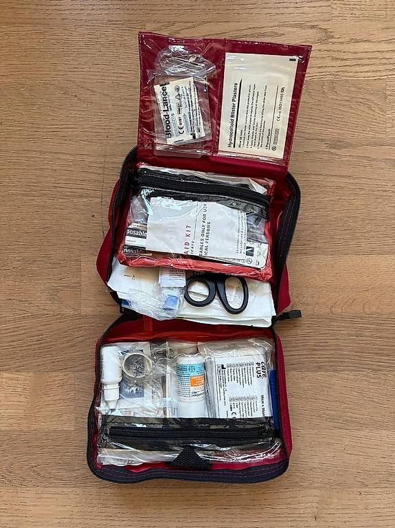 Mallettes de secours: Care Plus First Aid Kit Professional  Erste-Hilfe-Set – Neuf avec emballage d'origine à Thun par dav_q9fg 1
