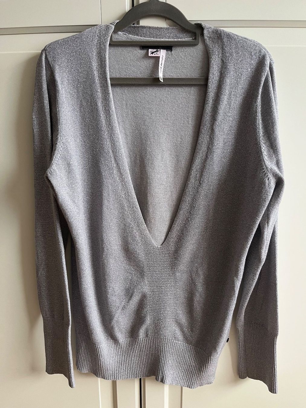 Esprit Maglioni & Felpe: Neuer Esprit Pullover. silbern/grau, glitzer – Nuovo (secondo la descrizione) da Oetwil an der limmat venduto da Sual
