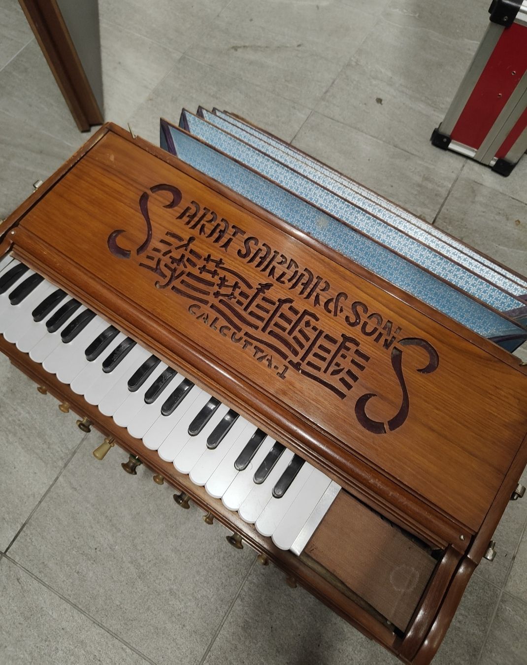 Musikinstrumente: ARAT SARDAR & SON Calcutta-1 – Gebraucht aus Genève von Gigs007 2