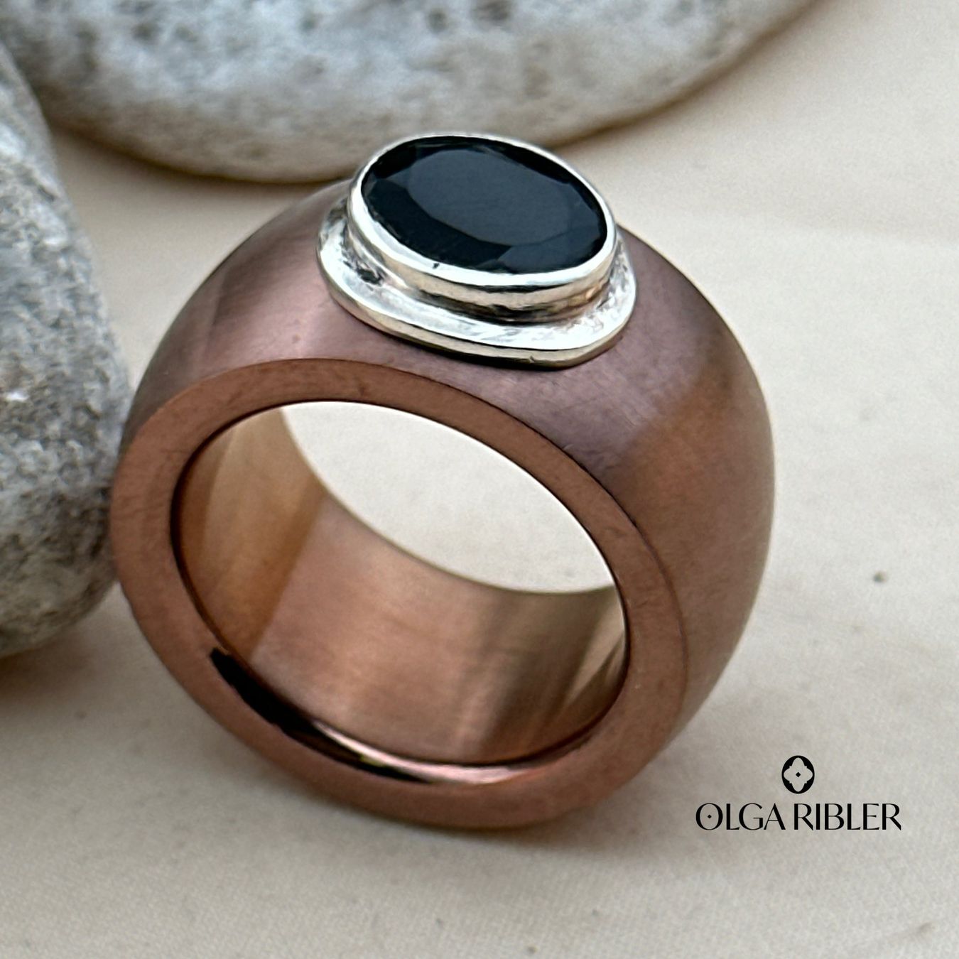 Olga Ribler Bagues: Edelstahl Statement  Ring mit Onyx Grösse 60 – Neuf (Voir description) à Luzern par Schmuckoutlet 1
