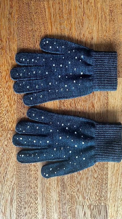 Guanti & manicotti: Neue Eiskunstlaufhandschuhe Anthrazit mit Strasssteinen – Usato da Unterentfelden venduto da jenny-falco