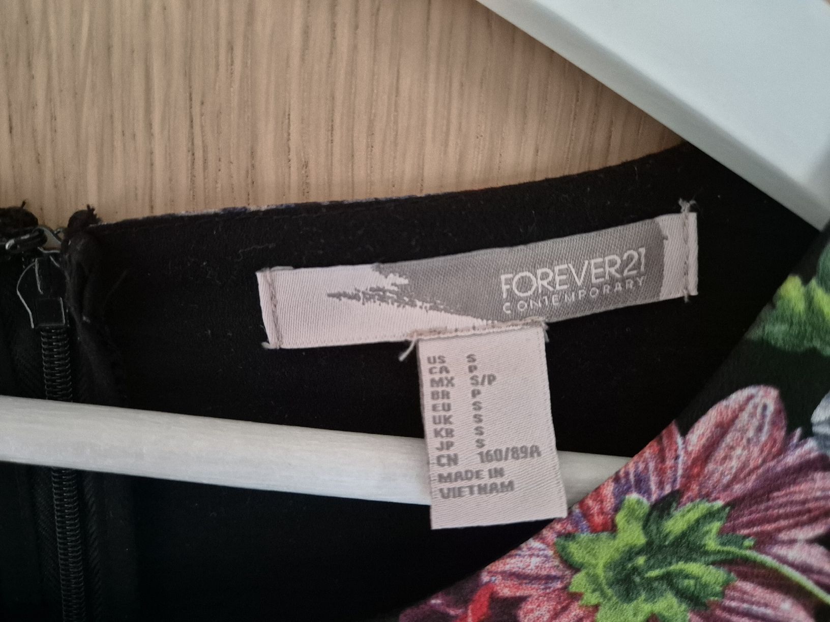Vestiti: Traumhaftes Kleid mit Blumenmuster – Usato da Balzers venduto da BeScha88 3