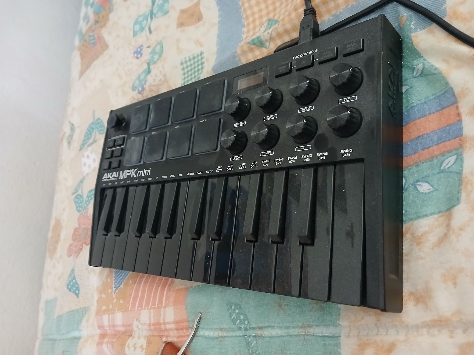Akai Console di mixaggio: AKAI MPK mini Gebrauchter Zustand – Usato da Küssnacht am Rigi venduto da Sizic